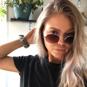 Meet your Posher, Marissa